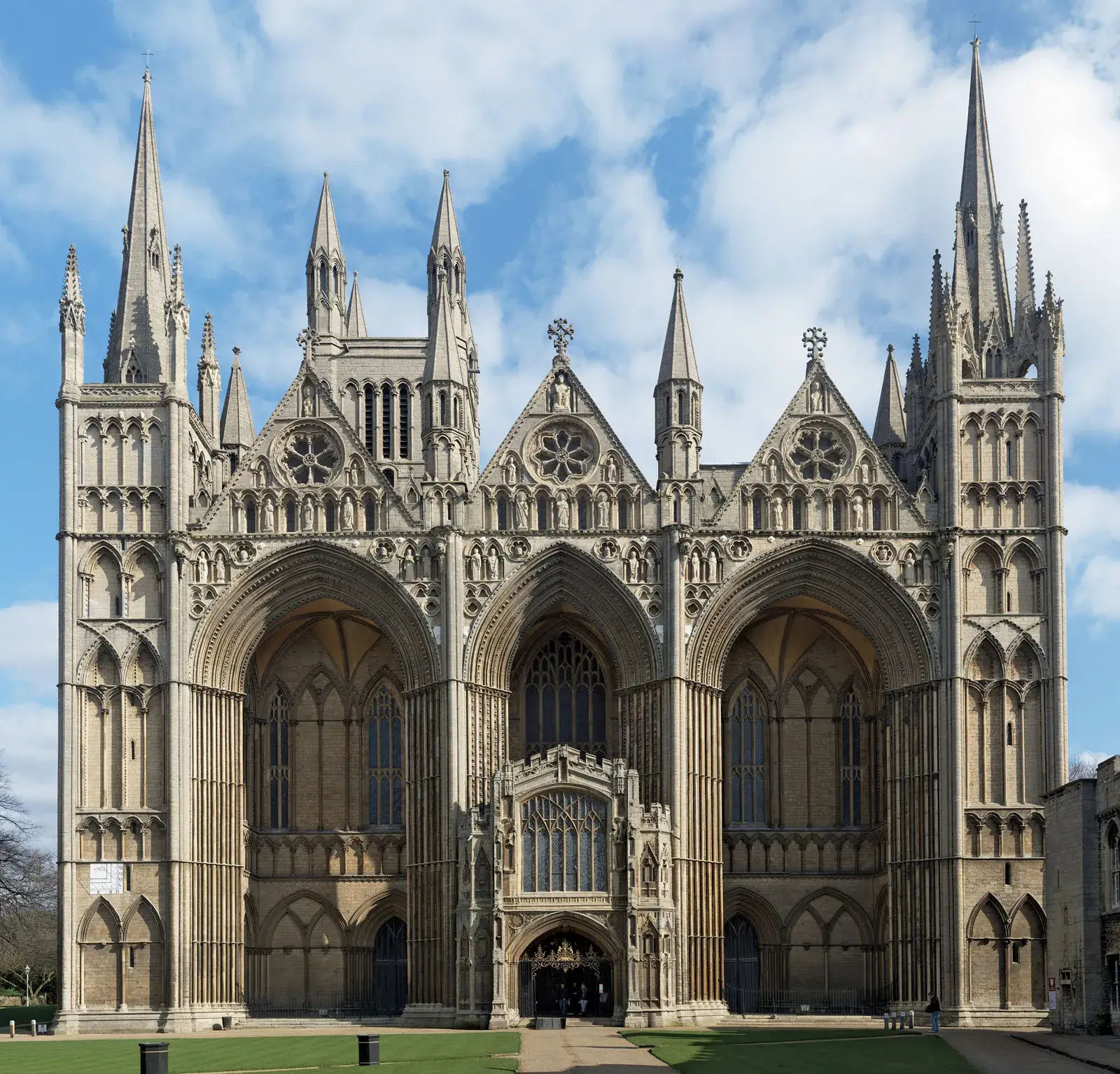 Visit-Peterborough-St-Peters-Cathedral