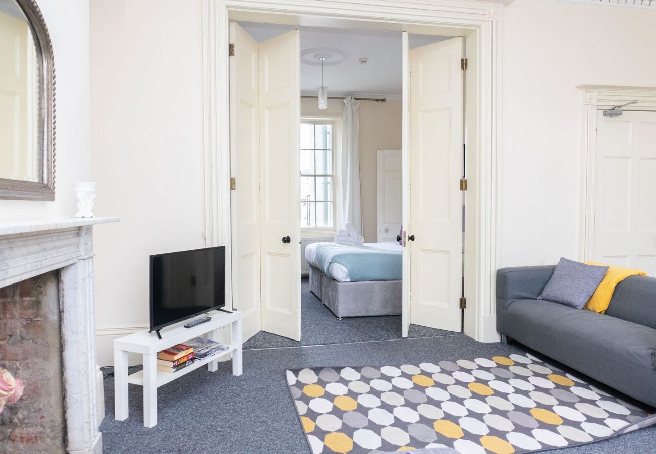 Apartment in Cheltenham - Montpellier Apartments 3