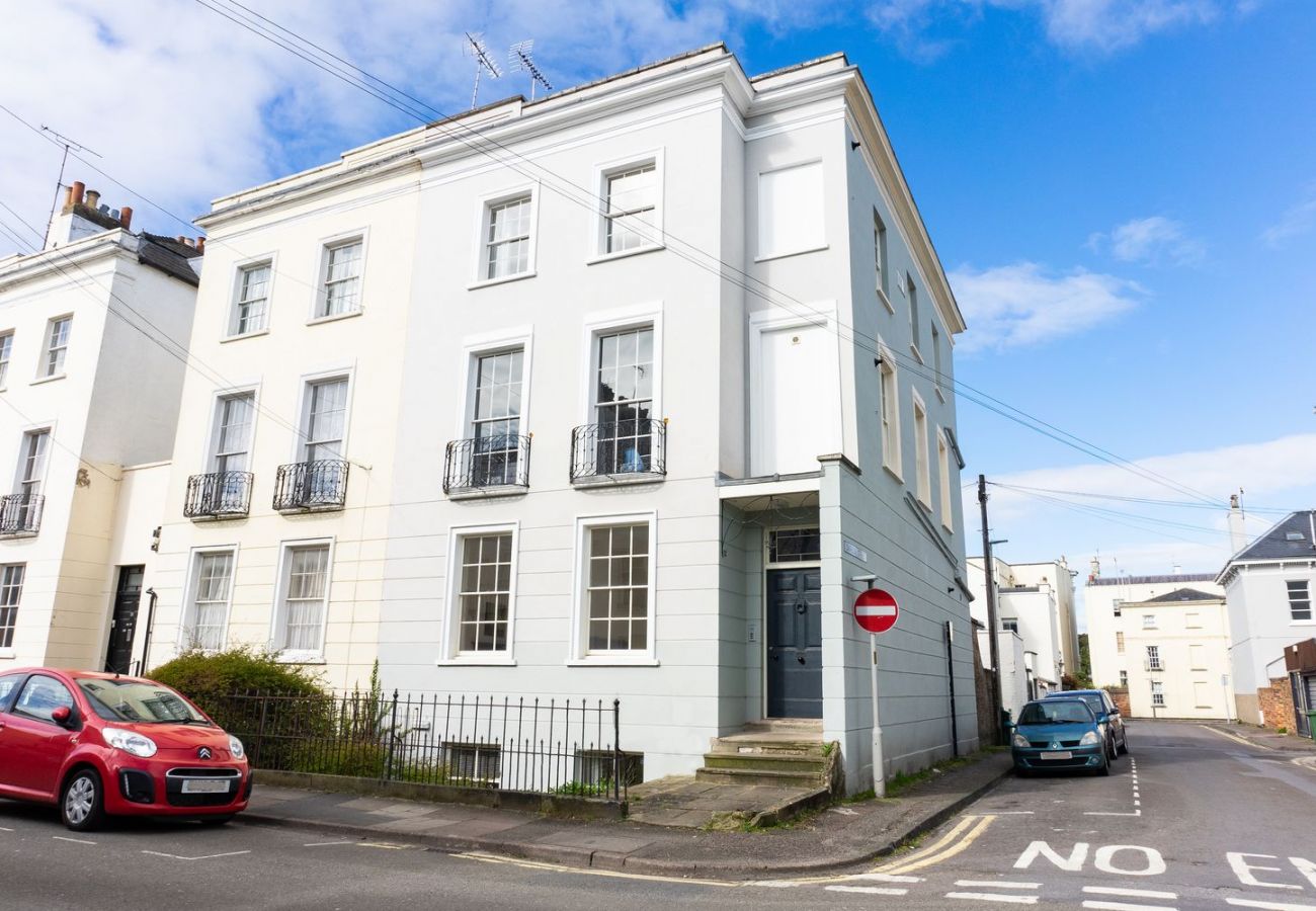 Montpellier Apartments 3 Apartments in Cheltenham