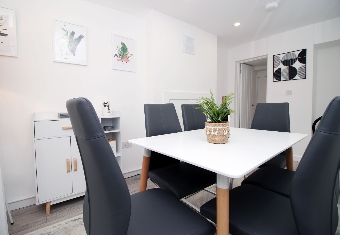 House in Ynysybwl - Robert Street