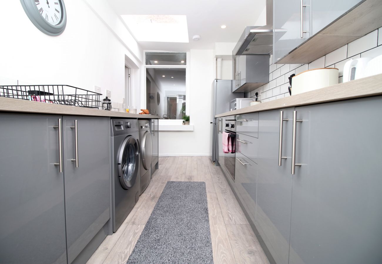 House in Ynysybwl - Robert Street