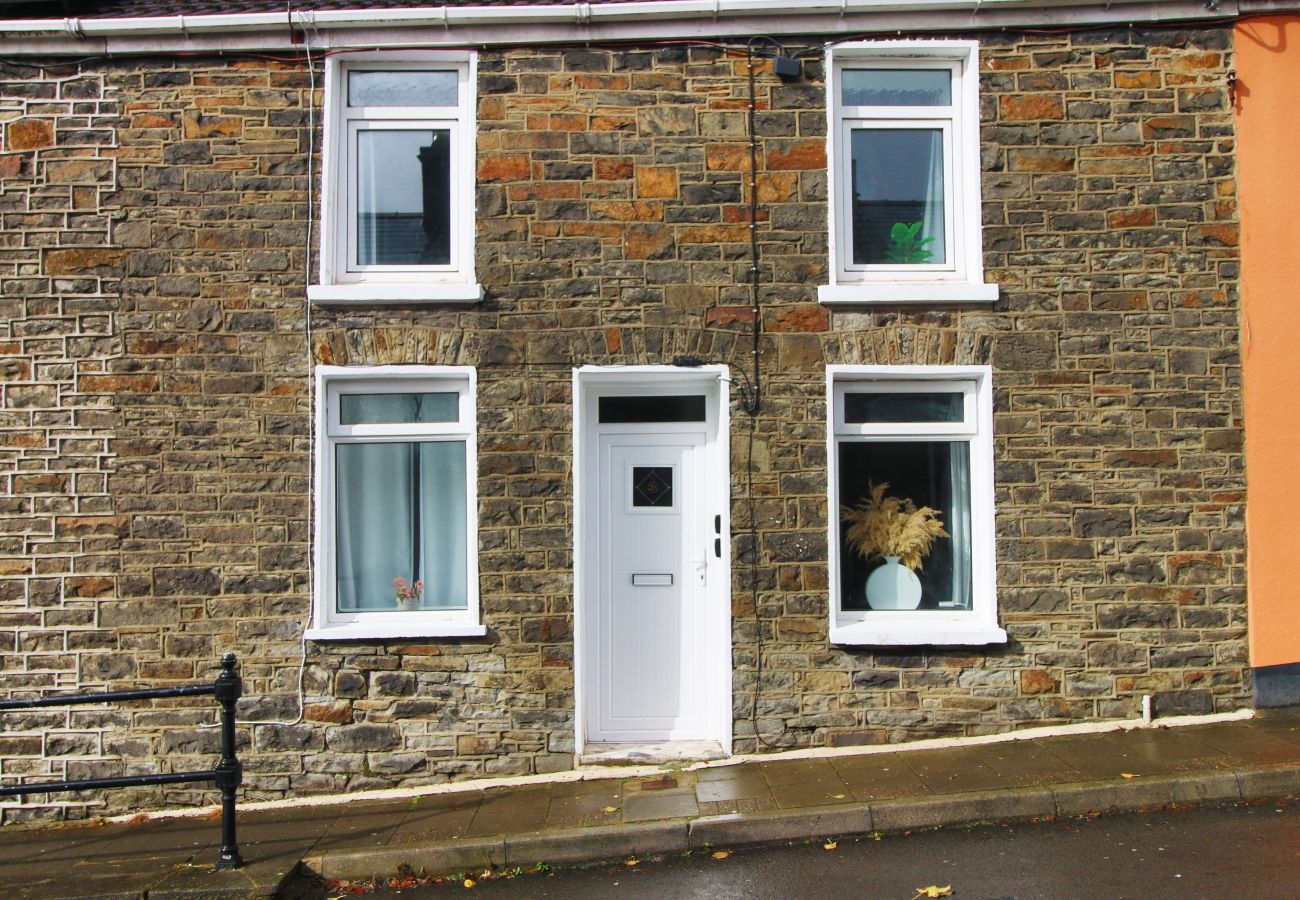 House in Mountain Ash - Seymour Street