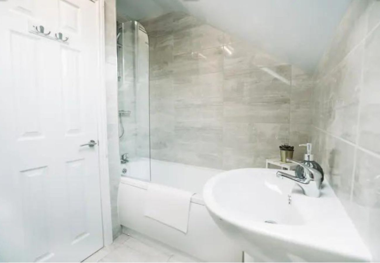 House in Leeds - Laurel Ville