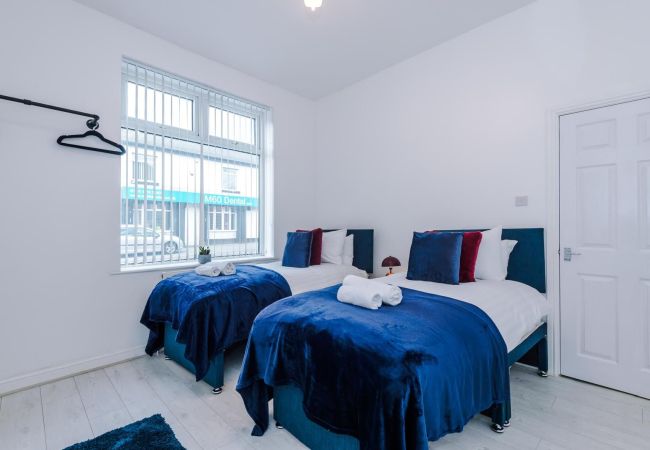 House in Oldham - Hollins Road House in Oldham - Hollins Road