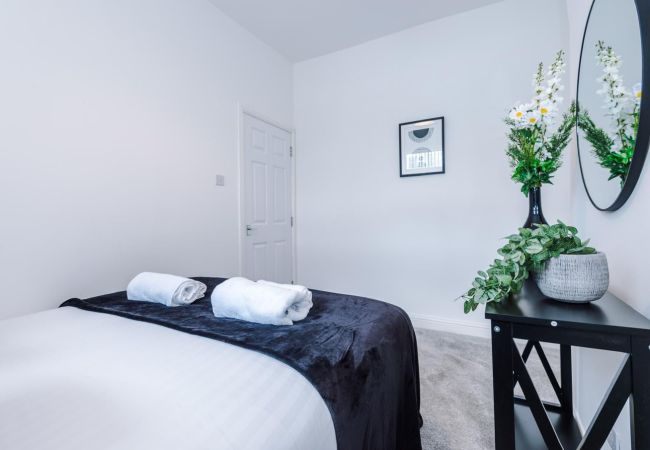 House in Oldham - Hollins Road House in Oldham - Hollins Road