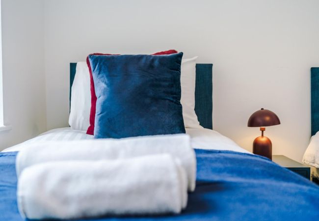 House in Oldham - Hollins Road House in Oldham - Hollins Road