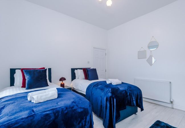 House in Oldham - Hollins Road House in Oldham - Hollins Road