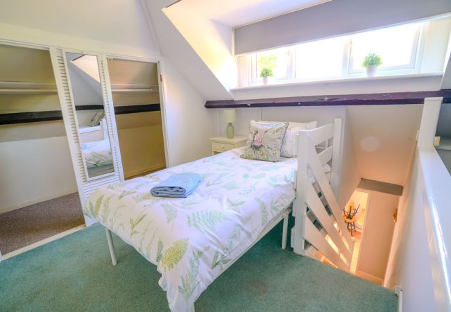 House in Wanborough - Teign House House in Wanborough - Teign House