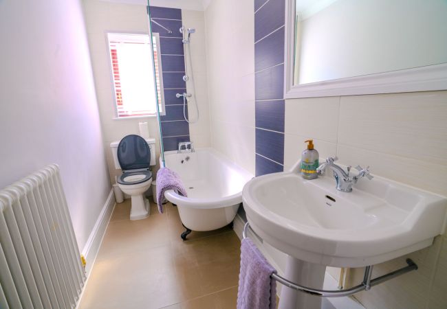 House in Wanborough - Teign House House in Wanborough - Teign House