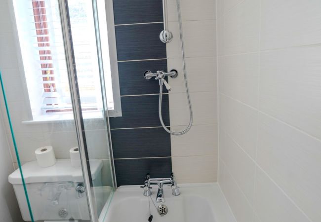 House in Wanborough - Teign House House in Wanborough - Teign House