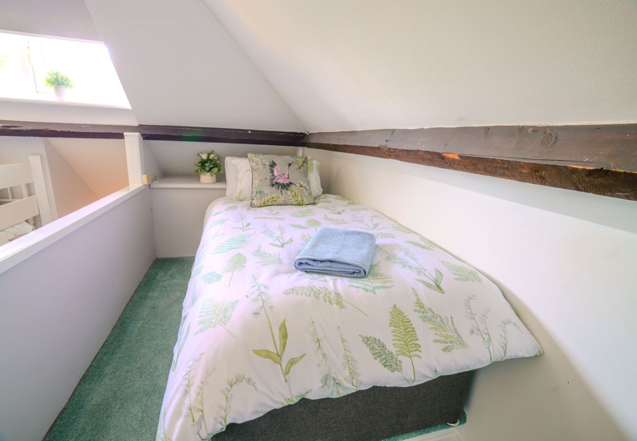 House in Wanborough - Teign House