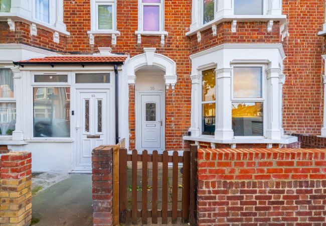 House in Barking - Ashford Road House in Barking - Ashford Road