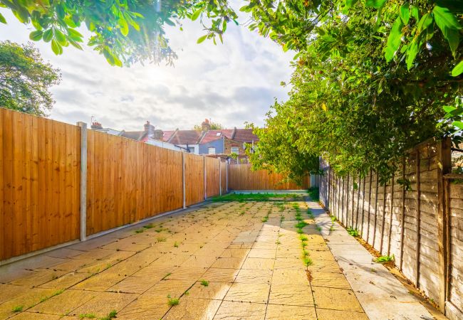 House in Barking - Ashford Road House in Barking - Ashford Road