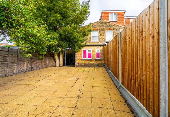 House in Barking - Ashford Road House in Barking - Ashford Road