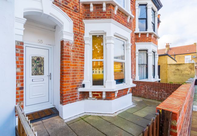 House in Barking - Ashford Road House in Barking - Ashford Road