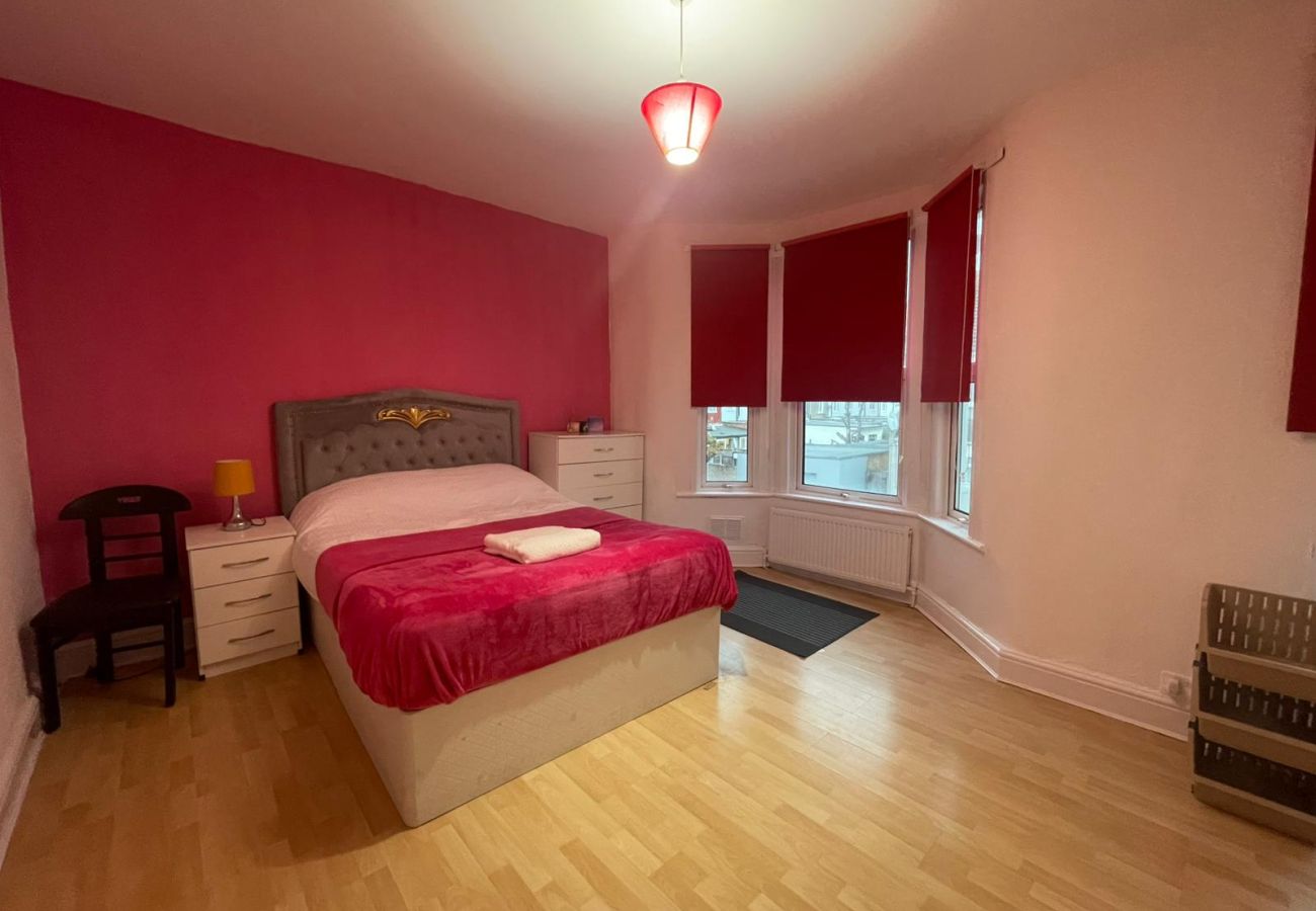 House in Barking - Ashford Road