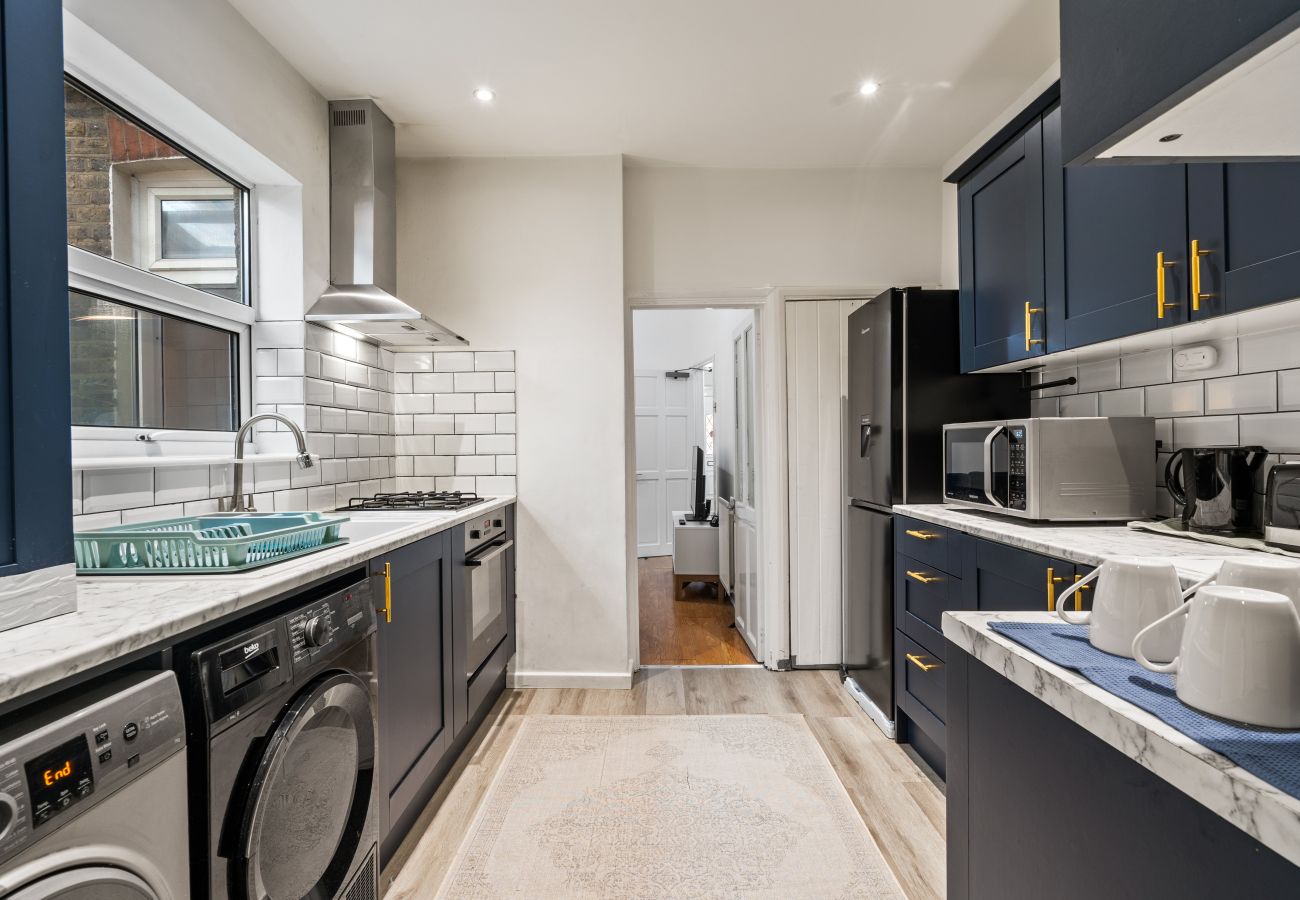 House in Barking - Ashford Road House in Barking - Ashford Road