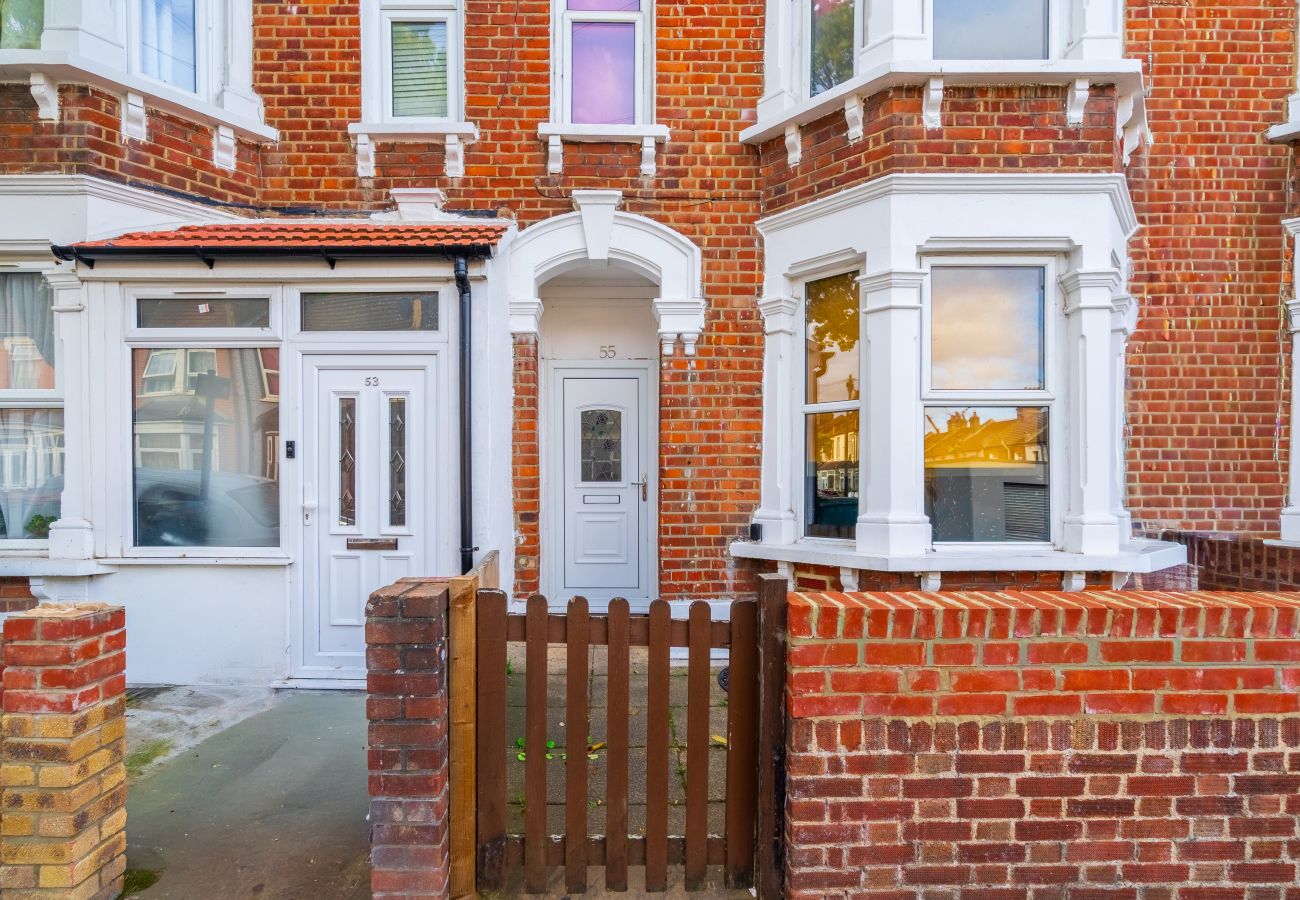 House in Barking - Ashford Road House in Barking - Ashford Road