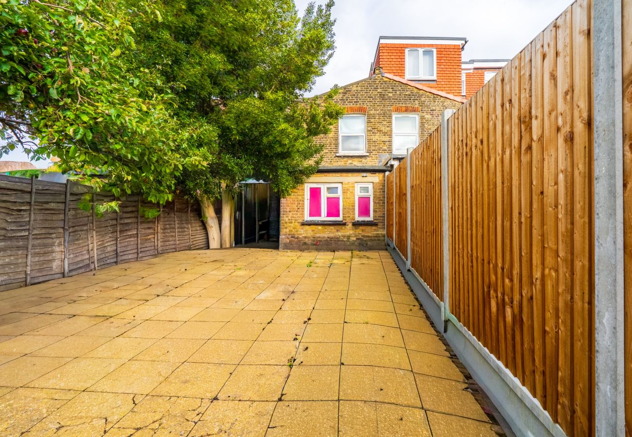 House in Barking - Ashford Road House in Barking - Ashford Road