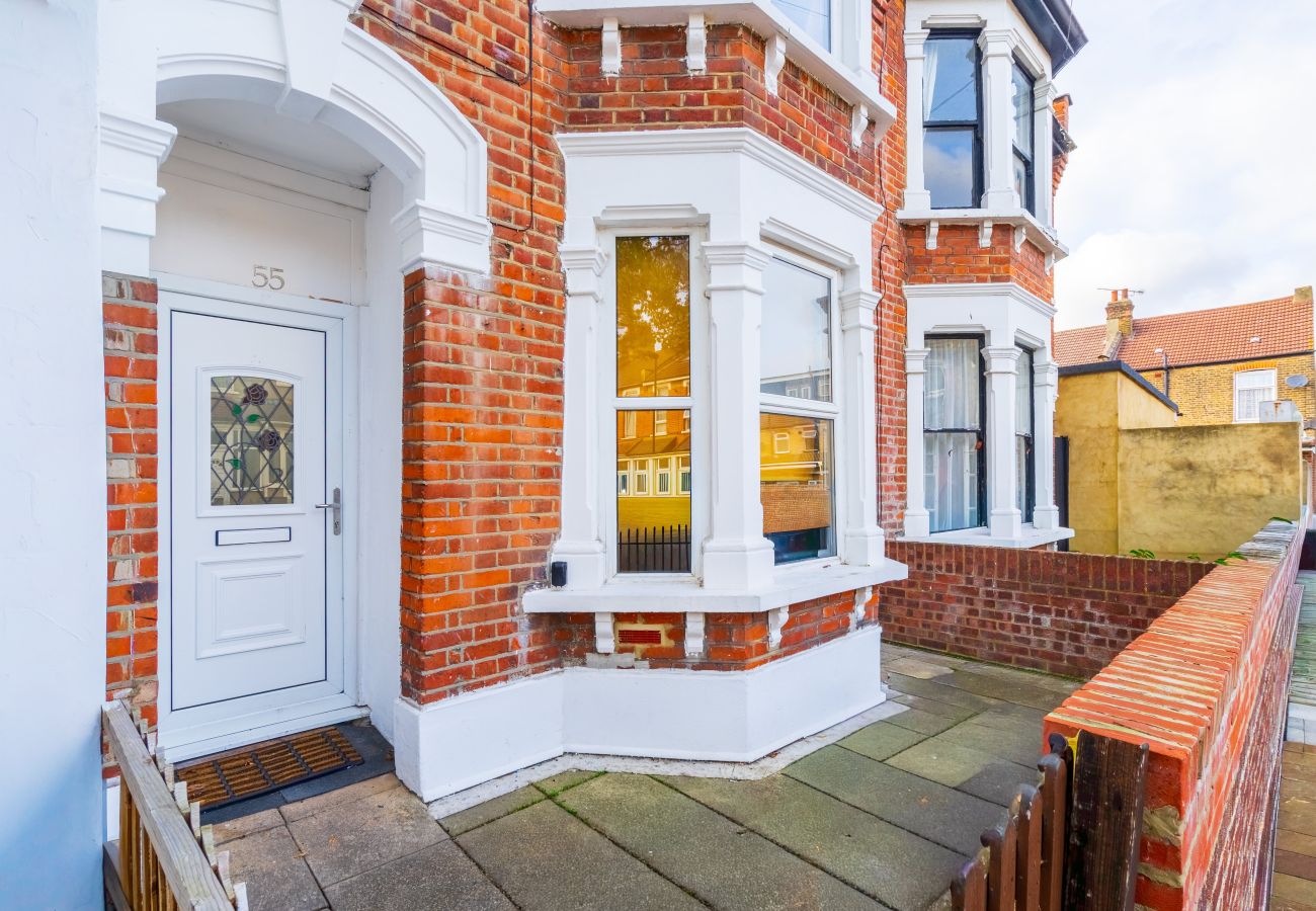 House in Barking - Ashford Road House in Barking - Ashford Road