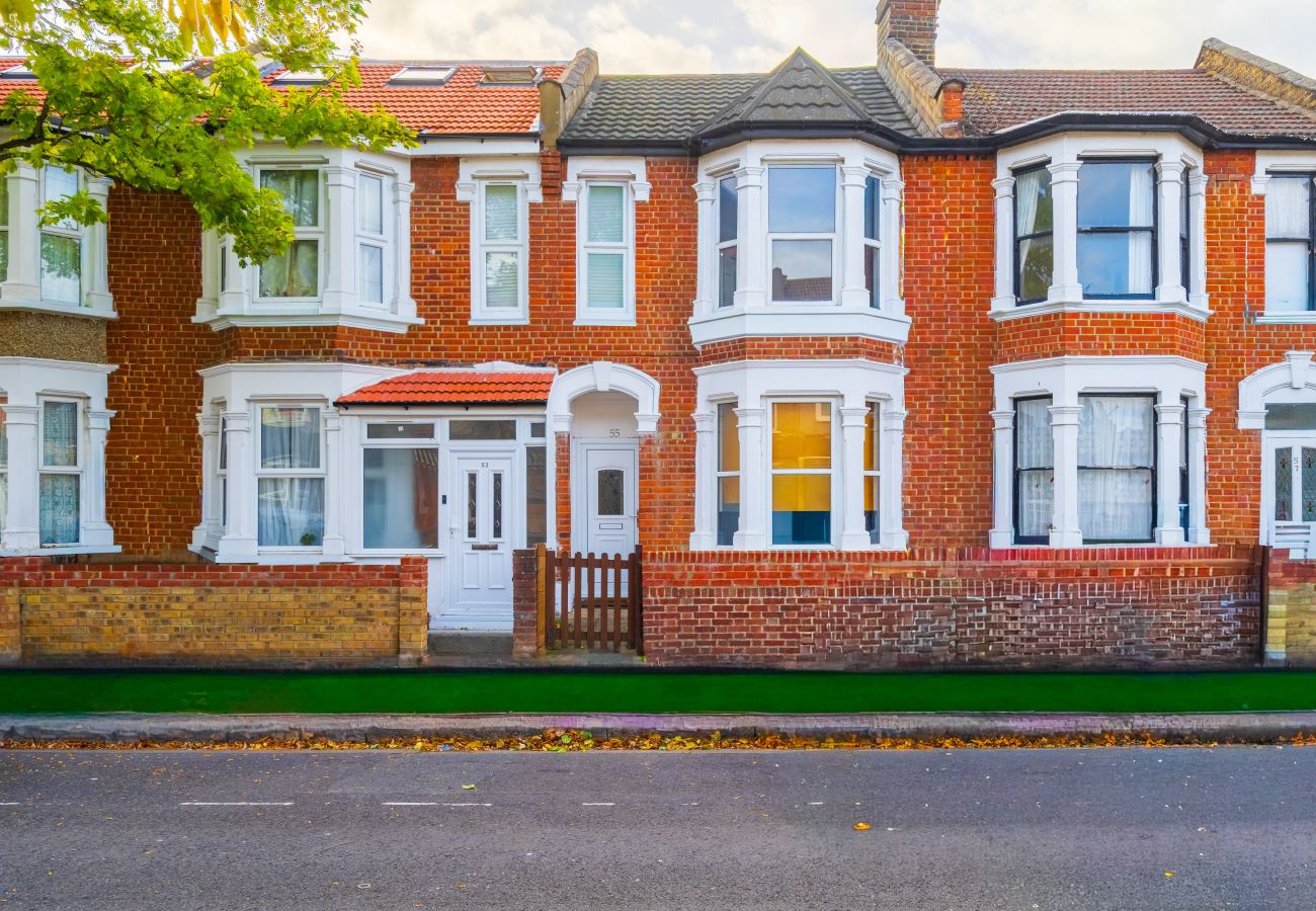 House in Barking - Ashford Road House in Barking - Ashford Road