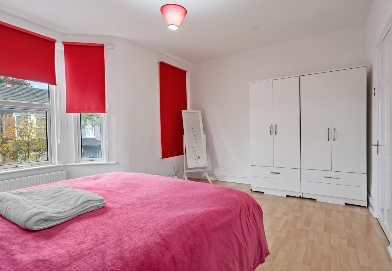 House in Barking - Ashford Road House in Barking - Ashford Road