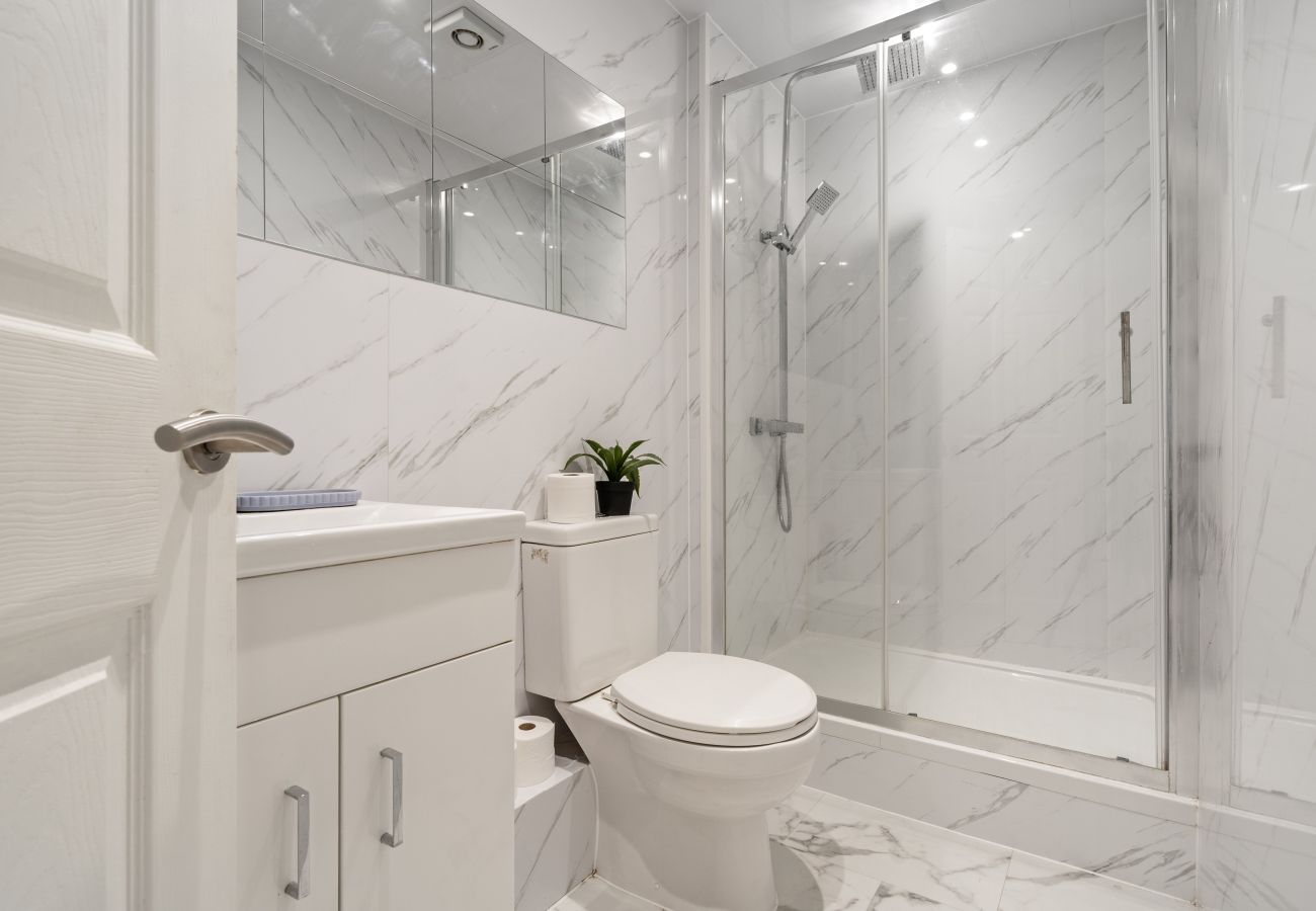 House in Barking - Ashford Road House in Barking - Ashford Road