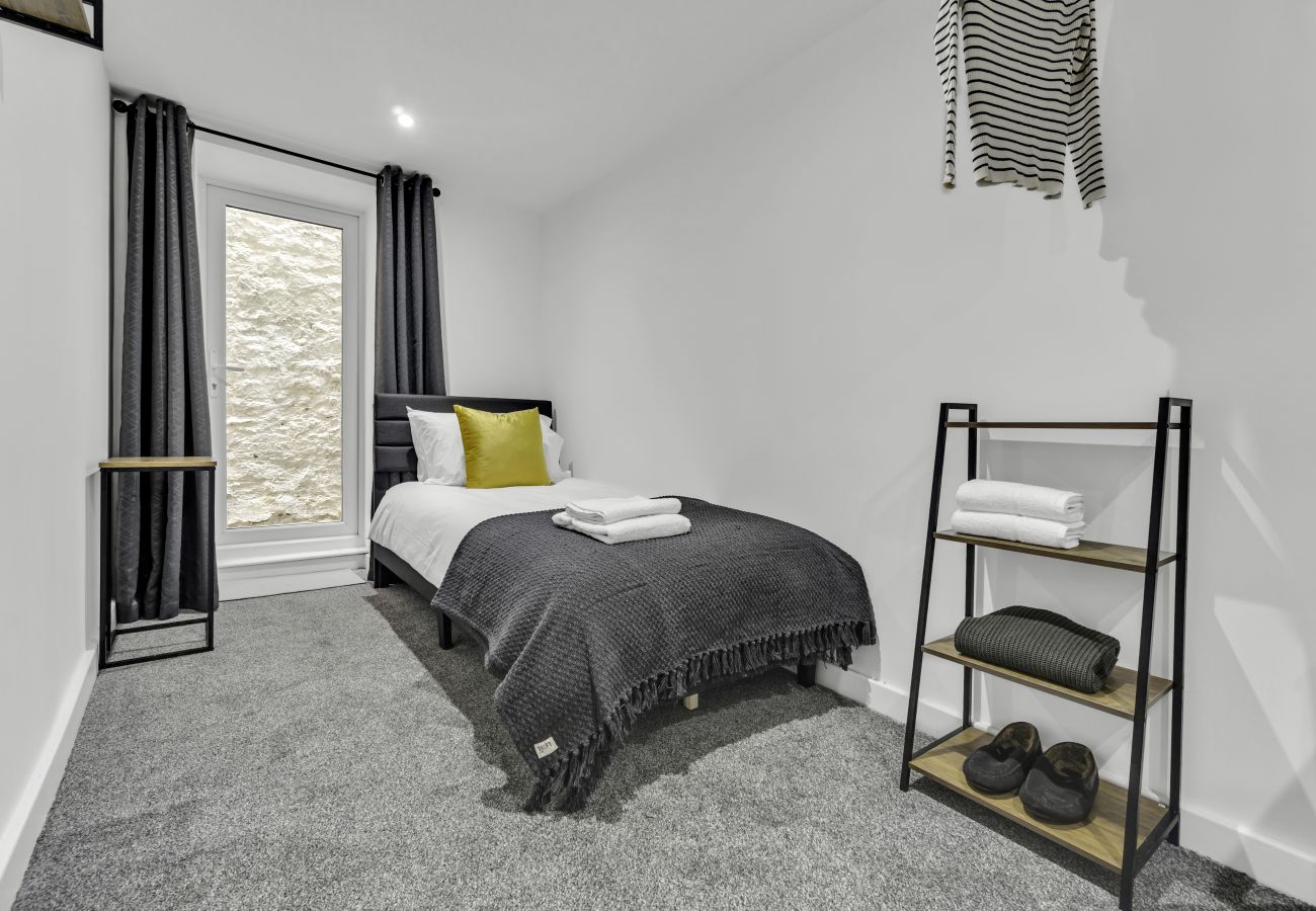 House in Weston-Super-Mare - Upper Church Road