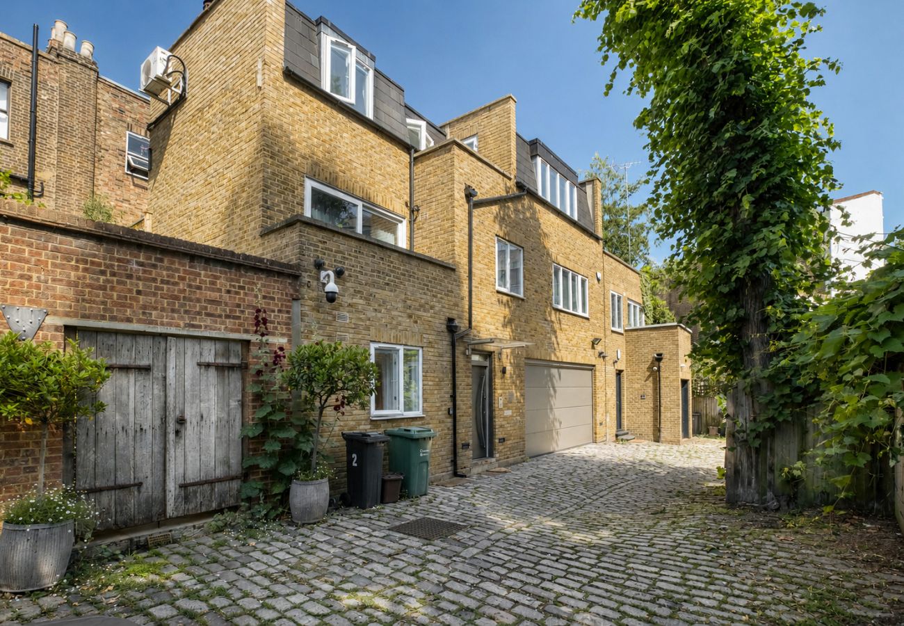 House in London - Cobham Mews