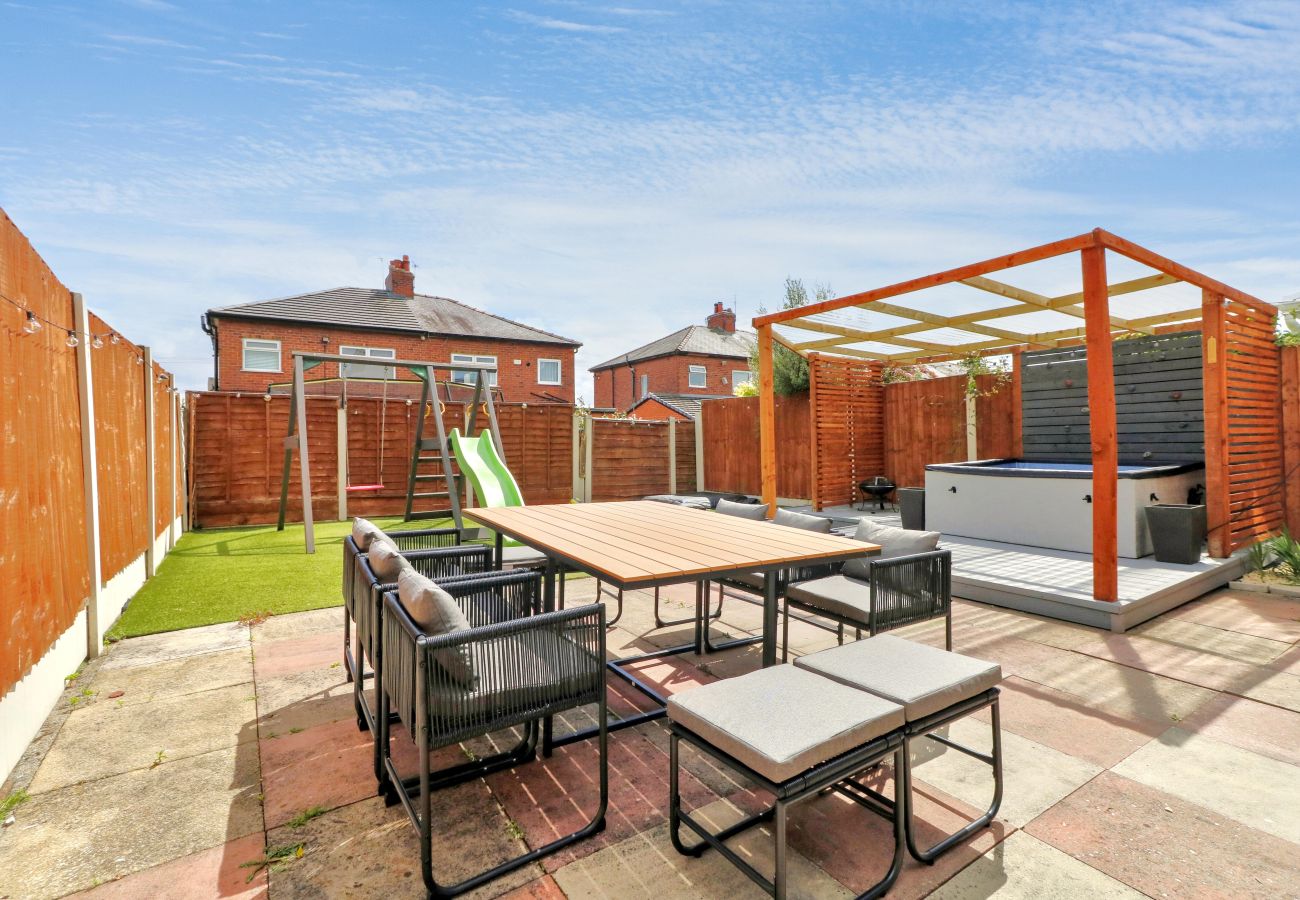 House in Manchester - Worsley Manchester
