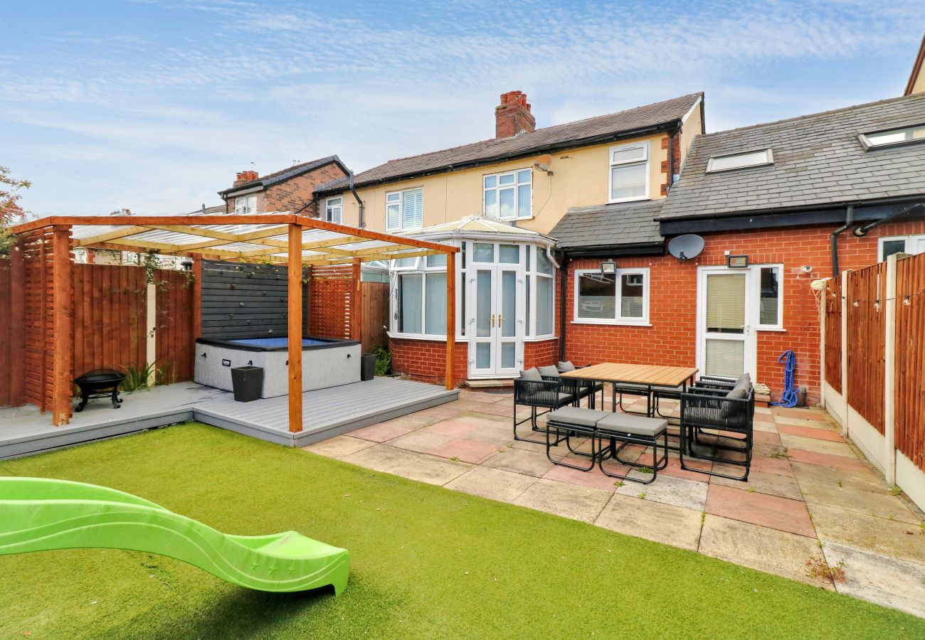 House in Manchester - Worsley Manchester