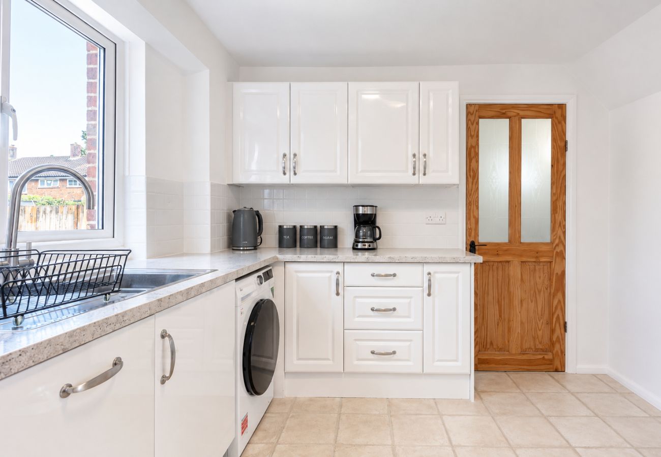 House in Crawley - Cedar Close