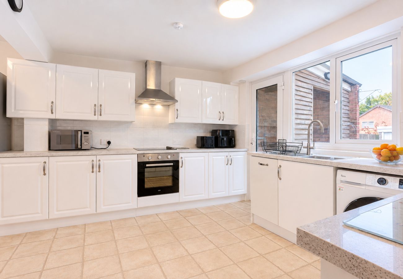 House in Crawley - Cedar Close