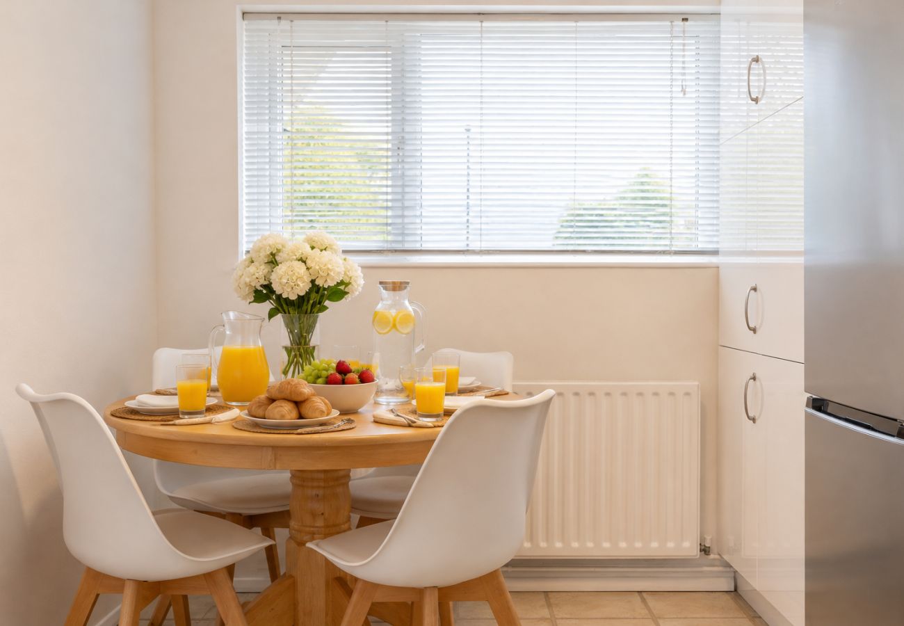 House in Crawley - Cedar Close