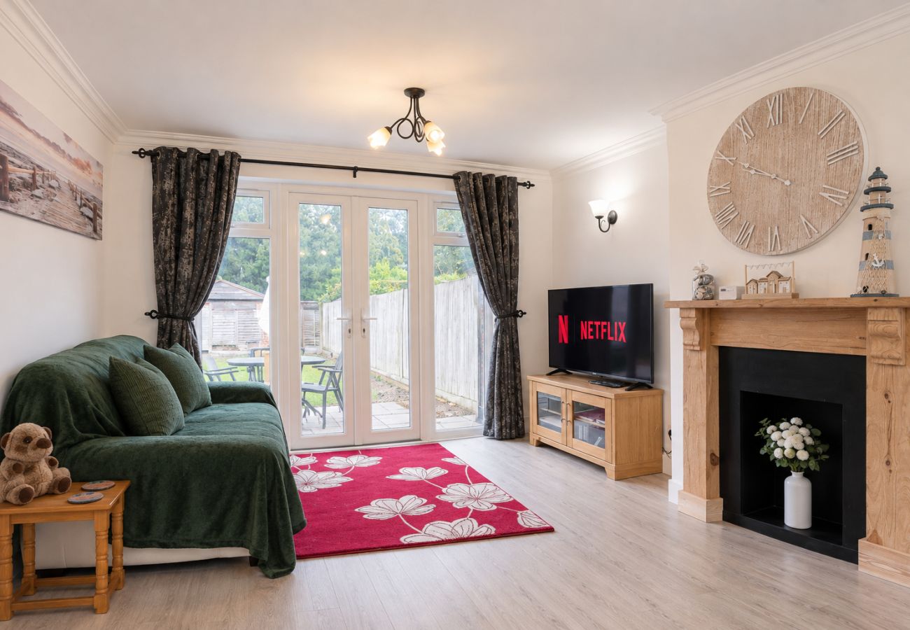 House in Crawley - Cedar Close