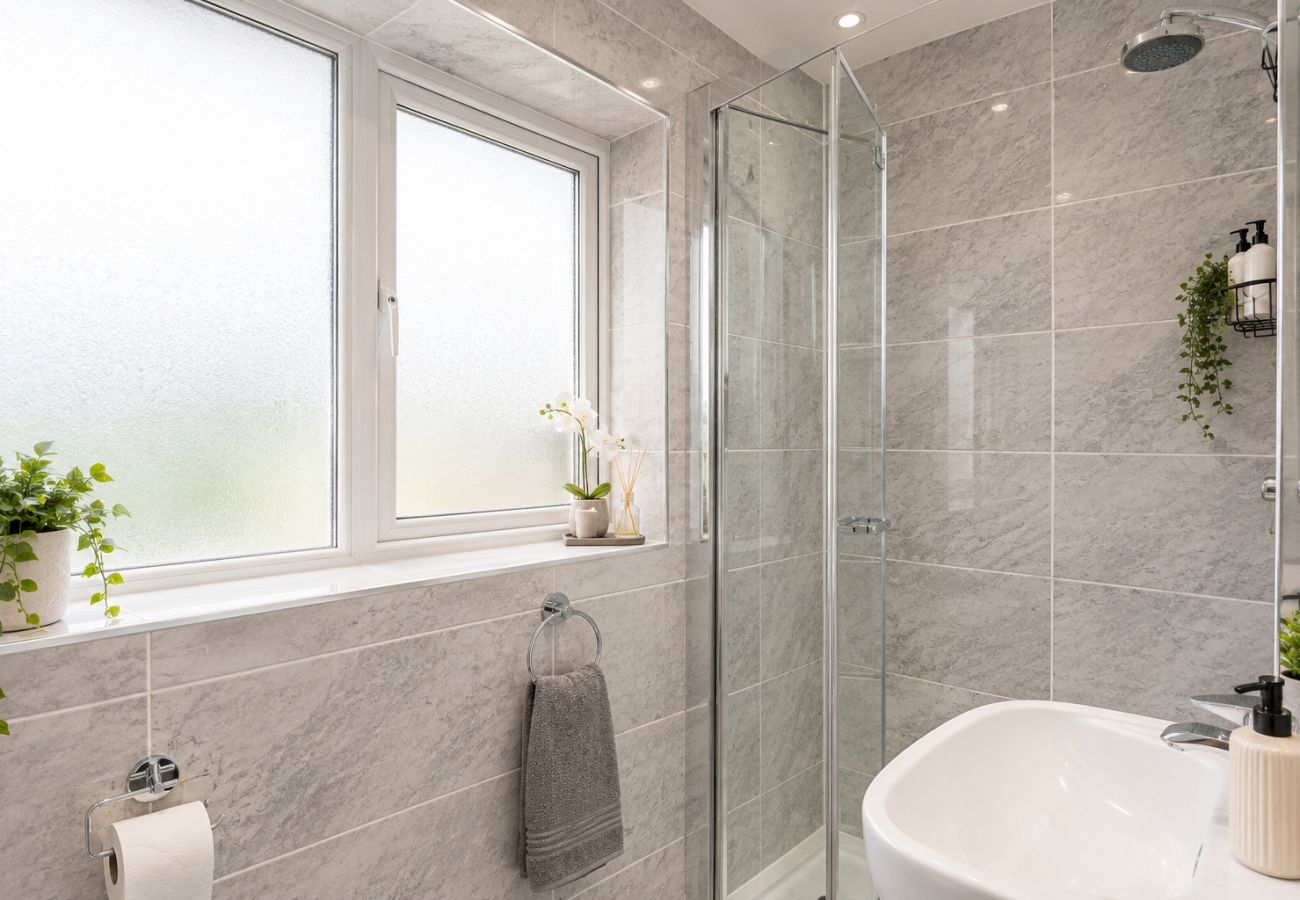 House in Crawley - Cedar Close