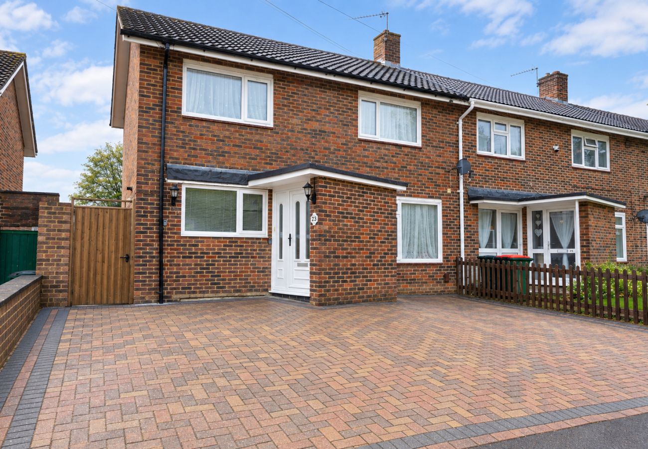 House in Crawley - Cedar Close