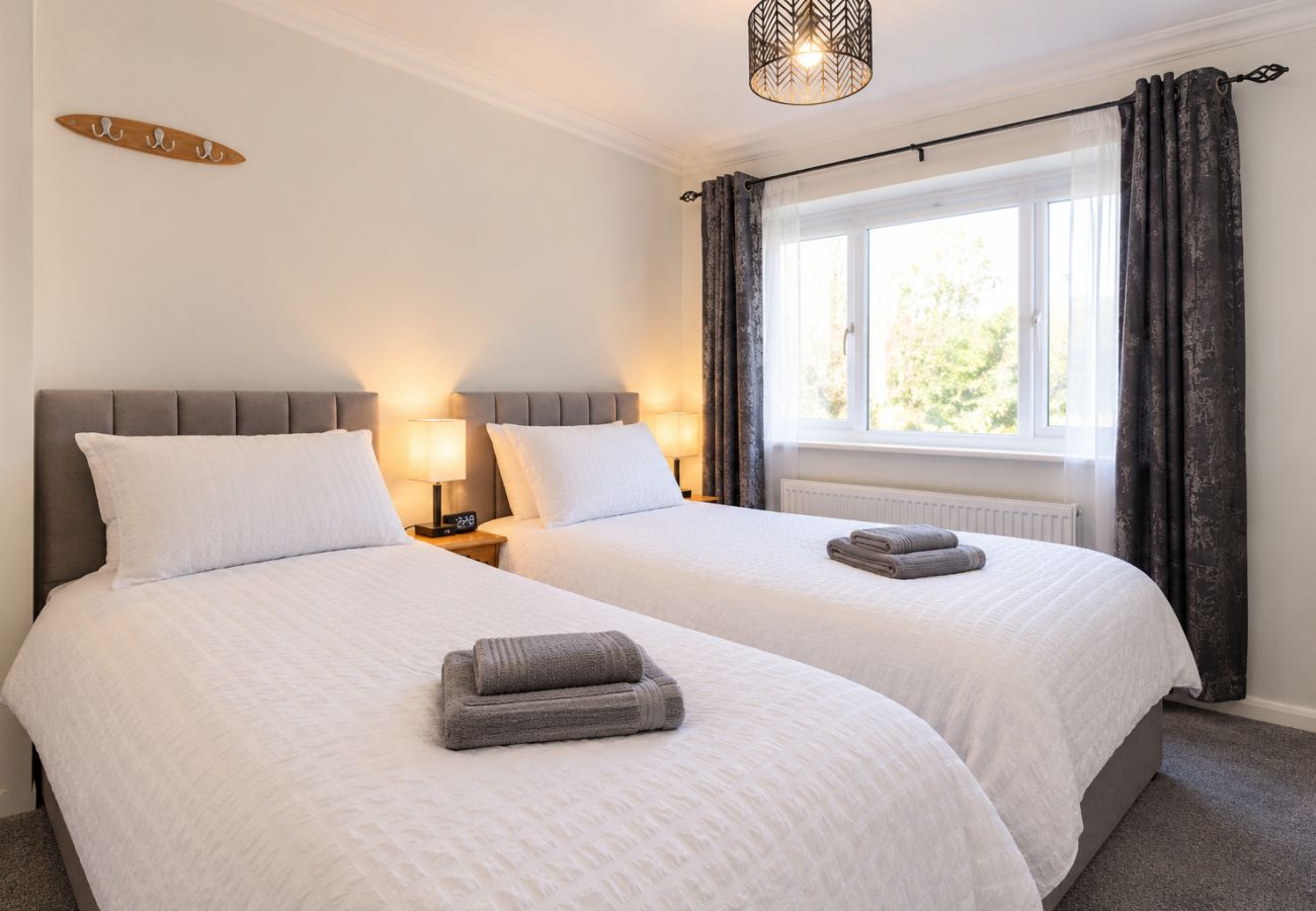 House in Crawley - Cedar Close