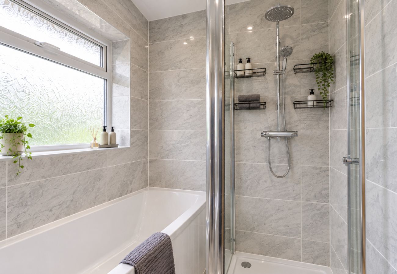House in Crawley - Cedar Close